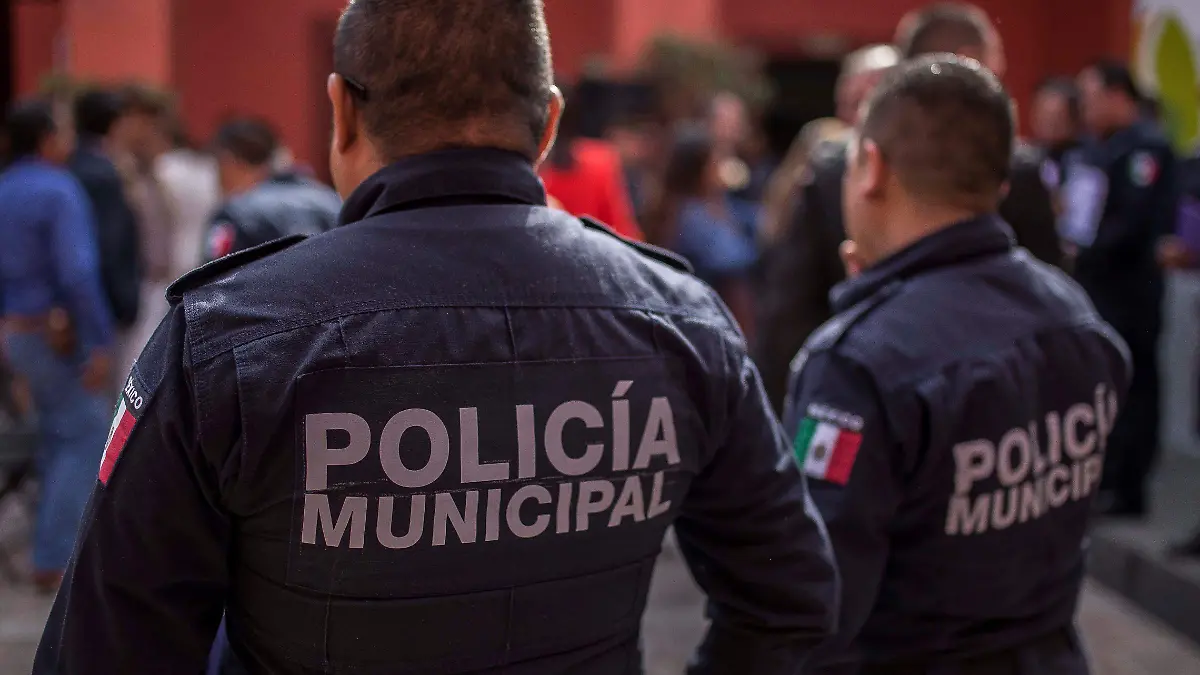 Los oficiales deben efectuar estudios de bachillerato para tramitar permiso de portación de armas. Foto Archivo